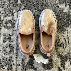NWT Girls GAP Sneaker Size 11
